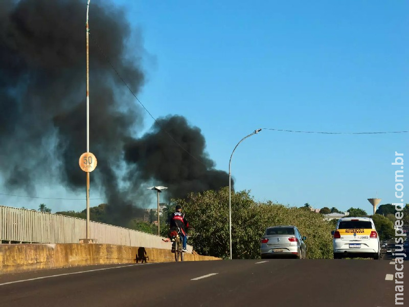 Fumaça densa é vista a quilômetros de distância no céu de Campo Grande Fumaça densa é vista a quilômetros de distância no céu de Campo Grande