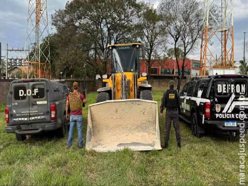 Furtada há um ano, pá carregadeira avaliada em R$ 300 mil é recuperada em Aral Moreira Furtada há um ano, pá carregadeira avaliada em R$ 300 mil é recuperada em Aral Moreira