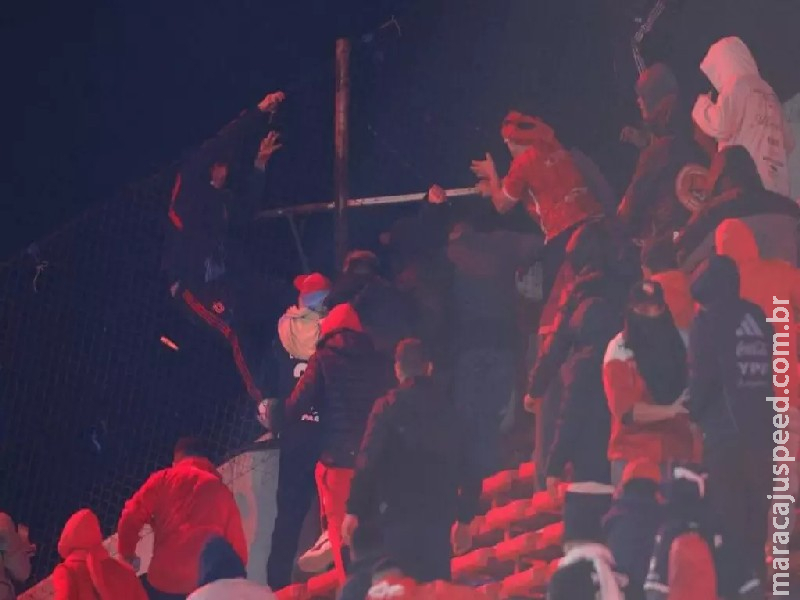 Independiente tem jogo suspenso e estádio interditado após barbárie entre torcidas Independiente tem jogo suspenso e estádio interditado após barbárie entre torcidas