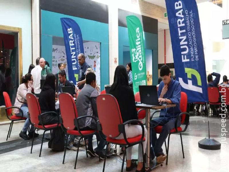 Indústria recorre a feirão para preencher 300 vagas de costureira Indústria recorre a feirão para preencher 300 vagas de costureira