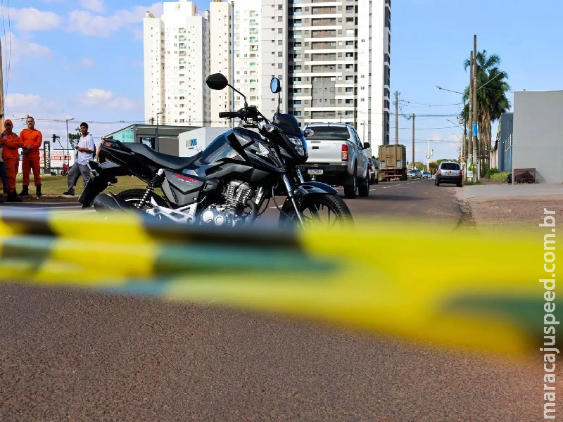 Motociclista tem convulsões após colisão com camionete na Avenida João Arinos Motociclista tem convulsões após colisão com camionete na Avenida João Arinos