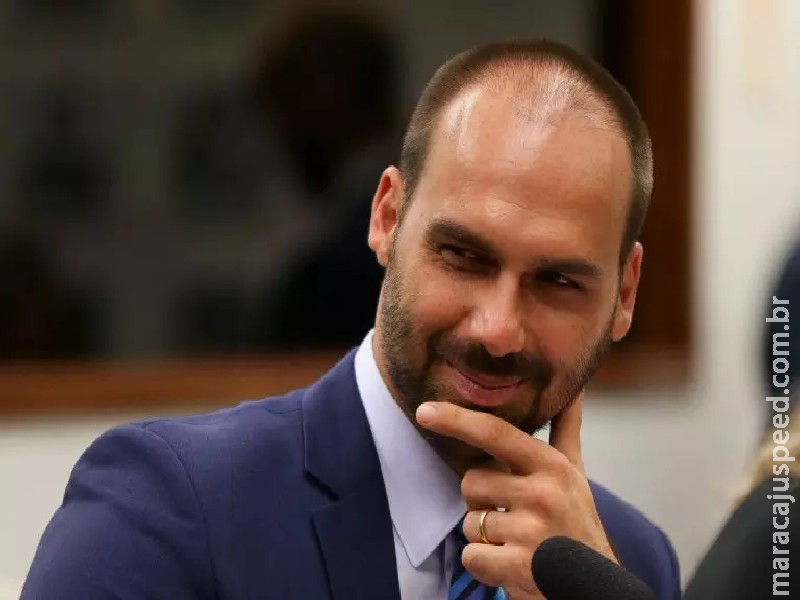 Nos Estados Unidos, Eduardo Bolsonaro volta a receber R$ 17 mil de salário Nos Estados Unidos, Eduardo Bolsonaro volta a receber R$ 17 mil de salário