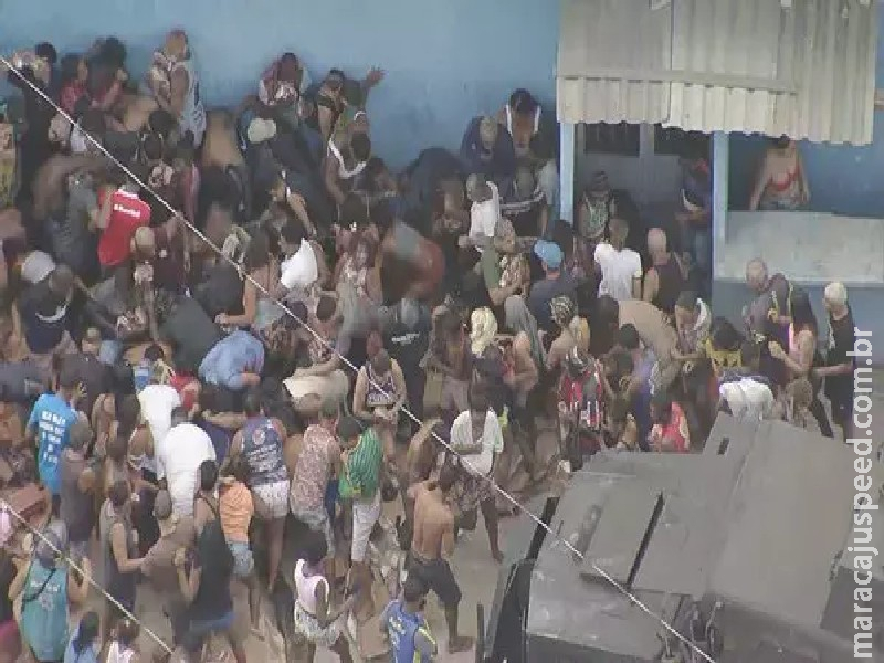 Polícia desiste de impedir saque de carne roubada no Rio: ‘bem maior é a vida’