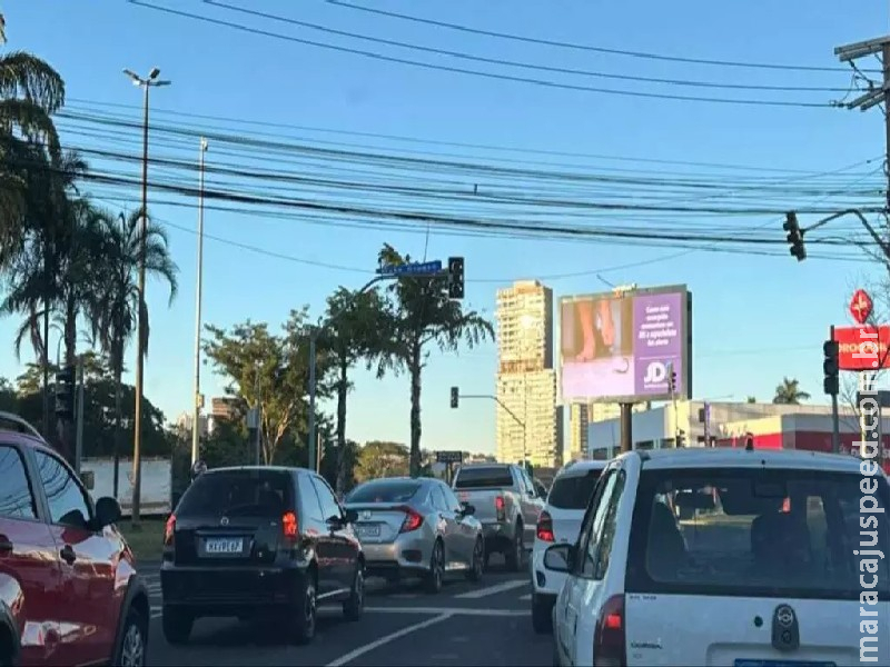 Semáforos desligados em horário de pico complicam trânsito na Via Park
