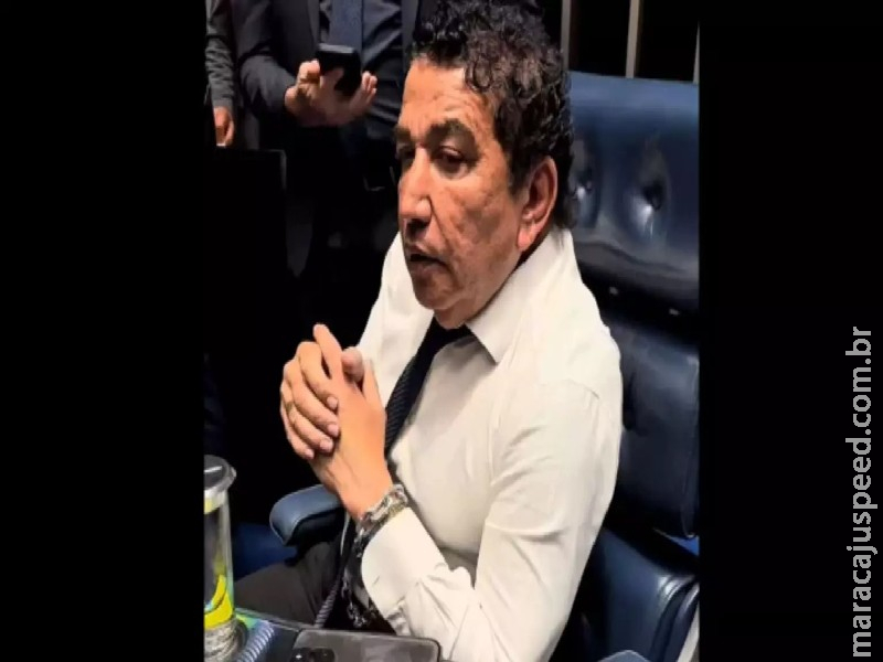 ‘Só saio daqui morto: senador se acorrenta no plenário em protesto contra Moraes