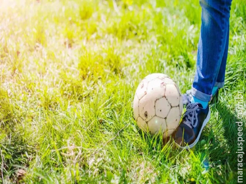 Adolescente de 14 anos é esfaqueado na costela durante jogo de futebol em Campo Grande Adolescente de 14 anos é esfaqueado na costela durante jogo de futebol em Campo Grande