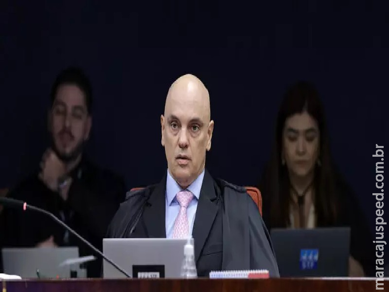 Bolsonaro não estava na invasão de 8/1, mas deve responder por ela, diz Moraes Bolsonaro não estava na invasão de 8/1, mas deve responder por ela, diz Moraes