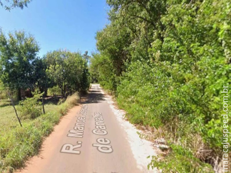 Jovem é espancado com coronhadas na cabeça e amarrado por dupla no Los Angeles Jovem é espancado com coronhadas na cabeça e amarrado por dupla no Los Angeles