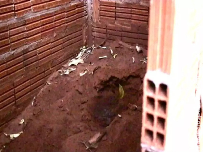 Jovem que enterrou bebê em quintal disse ter ficado assustada e não saber da gravidez em Anhanduí Jovem que enterrou bebê em quintal disse ter ficado assustada e não saber da gravidez em Anhanduí