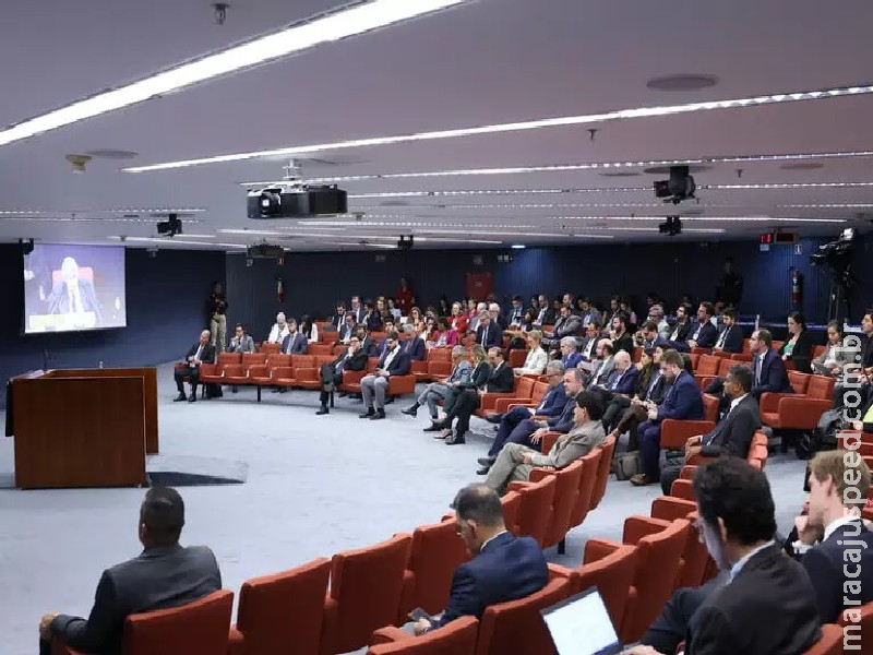 ‘Lei exige deposição de governo para configurar crime de golpe’, argumenta Fux em voto