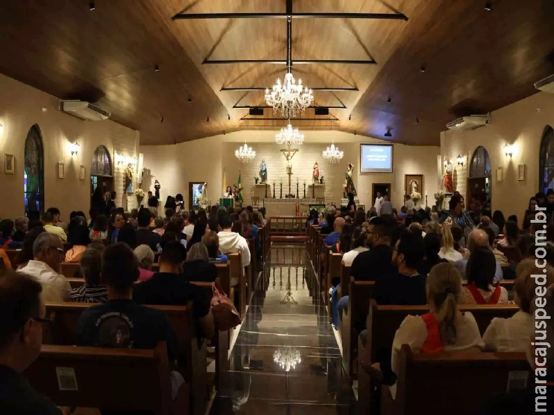 Missa e distribuição de pétalas marcam programação desta quinta na Capela do Milagre Missa e distribuição de pétalas marcam programação desta quinta na Capela do Milagre
