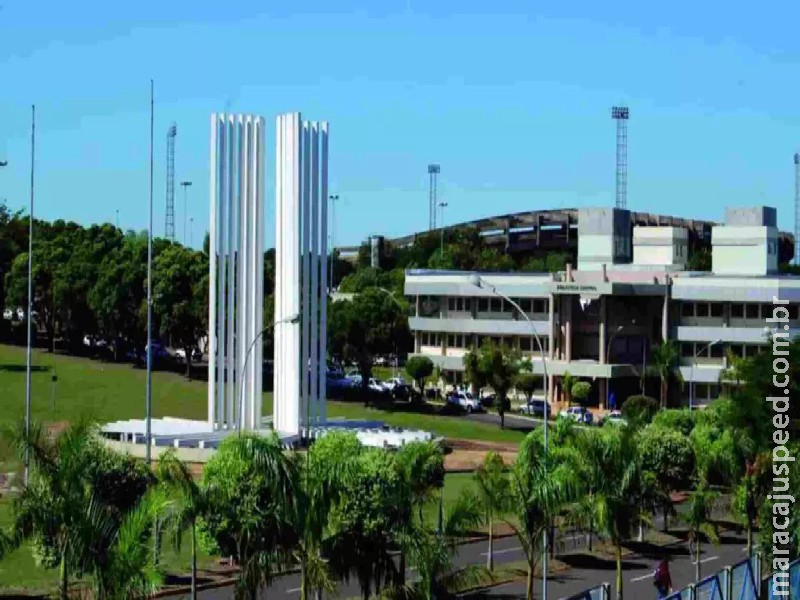 Paliteiro da UFMS receberá coloração azul em homenagem aos 60 anos da profissão de Administrador Paliteiro da UFMS receberá coloração azul em homenagem aos 60 anos da profissão de Administrador