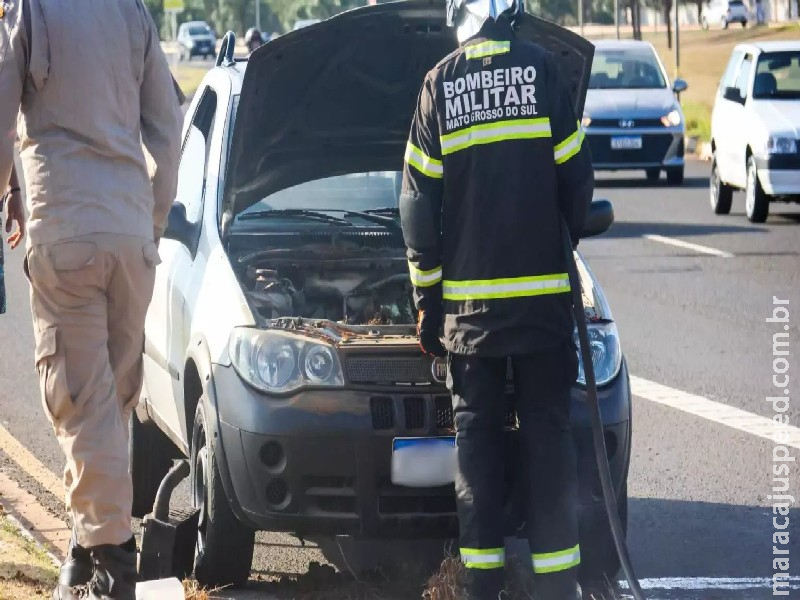 Picape tem princípio de incêndio e deixa trânsito lento na Avenida Duque de Caxias