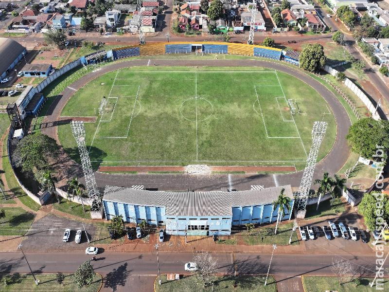 Polícia Militar orienta torcedores sobre materiais proibidos em estádios de futebol durante o Campeonato Estadual Série B