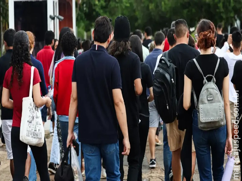 Renda baixa e racismo impedem conclusão do ensino básico, diz pesquisa Renda baixa e racismo impedem conclusão do ensino básico, diz pesquisa