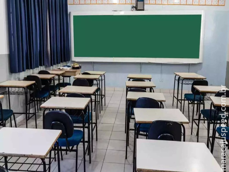 Sem energia elétrica há 5 dias, alunos enfrentam calorão em sala de aula no bairro Nova Campo Grande Sem energia elétrica há 5 dias, alunos enfrentam calorão em sala de aula no bairro Nova Campo Grande