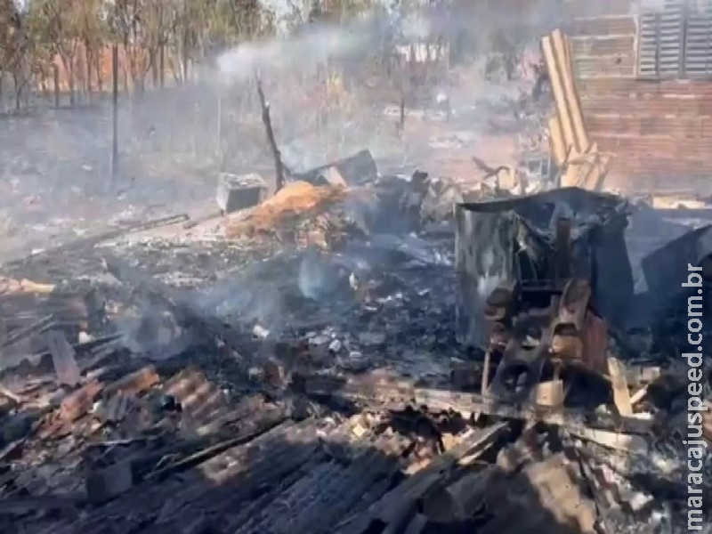 VÍDEO: Cachorro morre carbonizado após casa ser destruída por fogo em Campo Grande