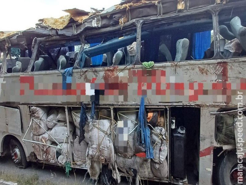 Acidente com ônibus deixa 15 mortos na BR-423, em Pernambuco