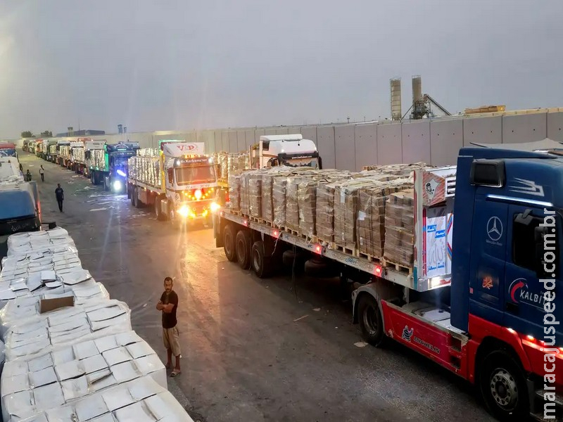 Ajuda humanitária chega a Gaza, com disputa sobre corpos de reféns Ajuda humanitária chega a Gaza, com disputa sobre corpos de reféns