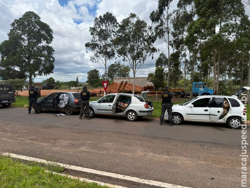 DOF apreende três carros carregados com mais de R$ 440 mil em materiais de origem paraguaia DOF apreende três carros carregados com mais de R$ 440 mil em materiais de origem paraguaia
