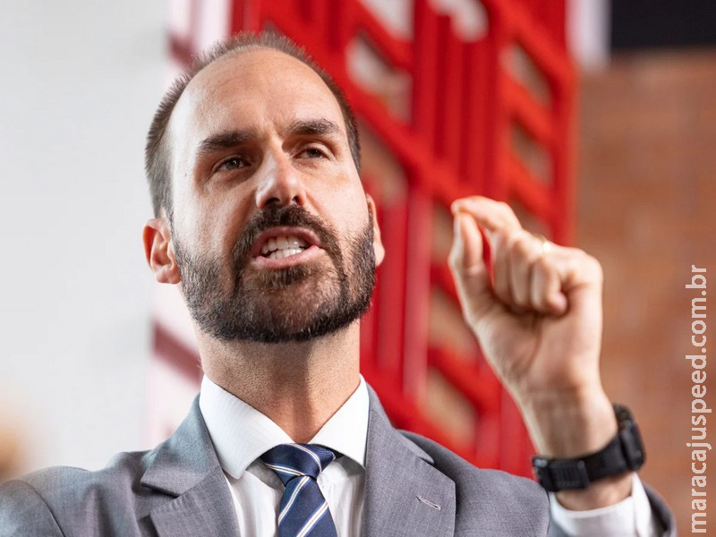 Eduardo Bolsonaro procura a polícia após se sentir ameaçado nos EUA Eduardo Bolsonaro procura a polícia após se sentir ameaçado nos EUA