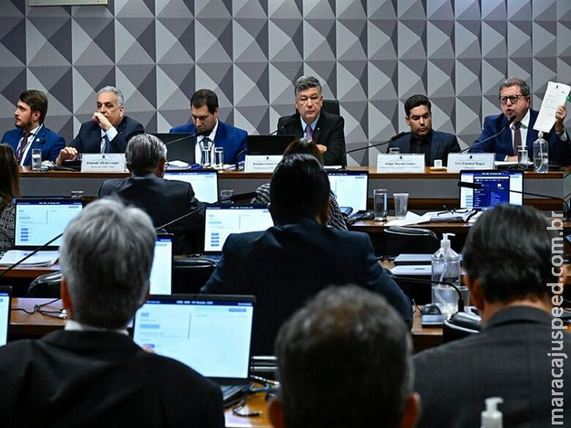 Ex-presidente de associação se cala na CPMI e parlamentares falam em prisão