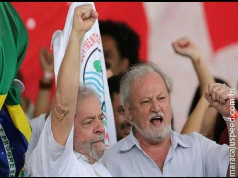 Lider do MST amigo do Lula diz que brigadas de militantes comunista devem ir à Venezuela Lider do MST amigo do Lula diz que brigadas de militantes comunista devem ir à Venezuela