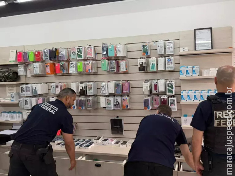 Loja de celulares na Avenida Rodolfo José Pinho é alvo de operação que investiga família por contrabando Loja de celulares na Avenida Rodolfo José Pinho é alvo de operação que investiga família por contrabando