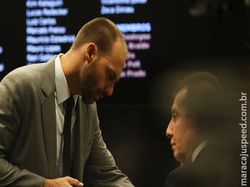 Moraes manda DPU assumir a defesa de Eduardo Bolsonaro no STF Moraes manda DPU assumir a defesa de Eduardo Bolsonaro no STF