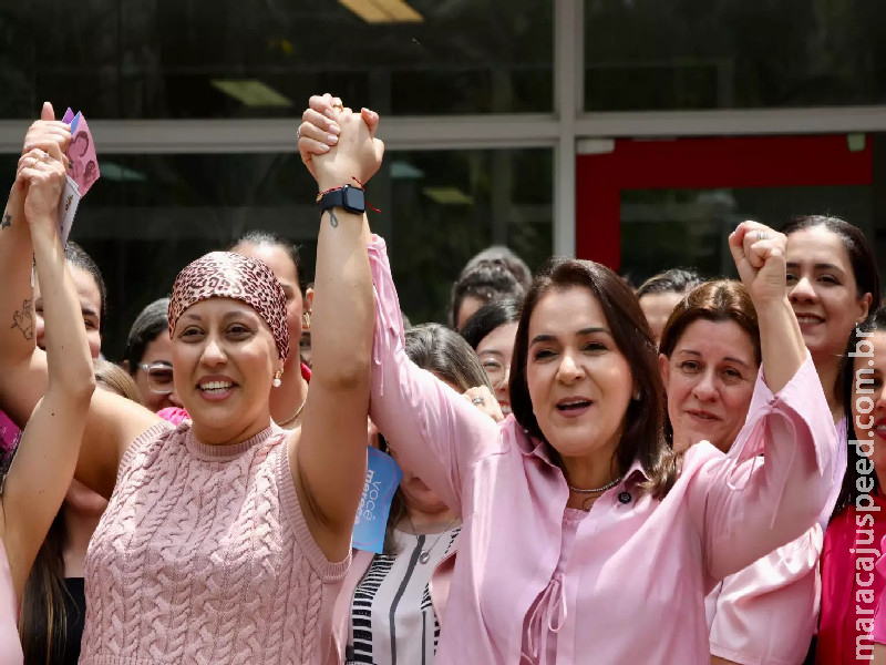 Outubro Rosa: prefeita revela suspeita descartada e servidora vira símbolo da campanha