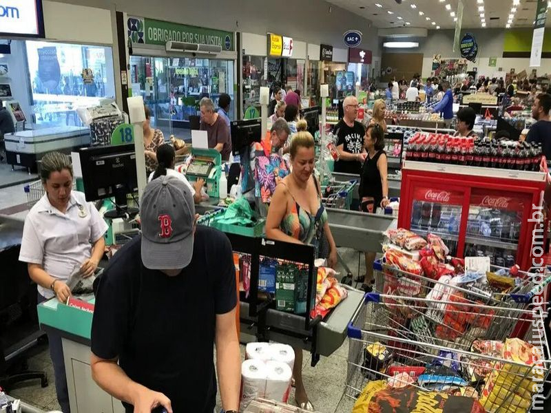 Pelo quarto mês consecutivo, preços dos alimentos caem, diz IBGE Pelo quarto mês consecutivo, preços dos alimentos caem, diz IBGE
