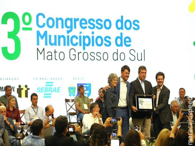 Riedel destaca integração entre poderes no 3º Congresso dos Municípios de MS Riedel destaca integração entre poderes no 3º Congresso dos Municípios de MS