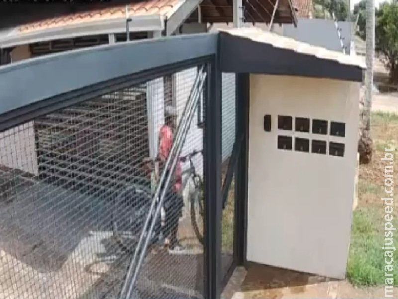 VÍDEO: Ladrão invade casa de militar e furta bicicleta em apenas um minuto