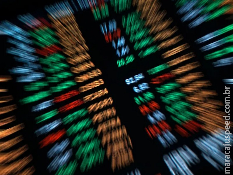 Bolsa supera os 150 mil pontos pela primeira vez na história; dólar recua