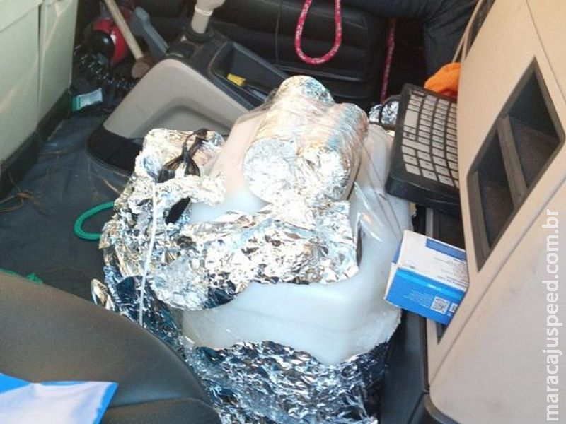 Caminhão atravessado e motorista amarrado a fios de bomba caseira causam interdição total no Rodoanel