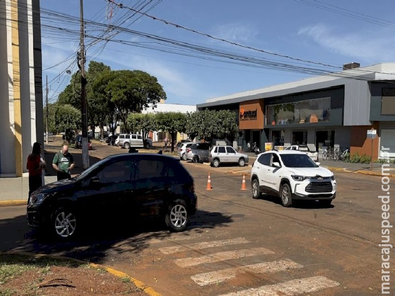Colisão entre dois veículos mobiliza equipes de atendimento no centro de Caarapó 