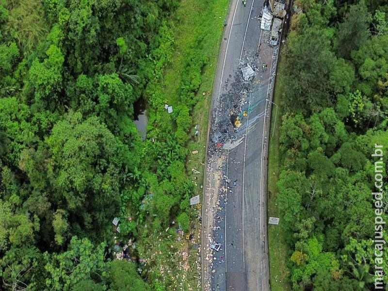 Crianças em van a caminho do Beto Carrero em SC estão entre as vítimas de acidente na BR-376