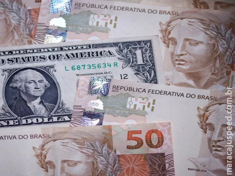 Dólar cai após duas altas seguidas; Bolsa busca reação