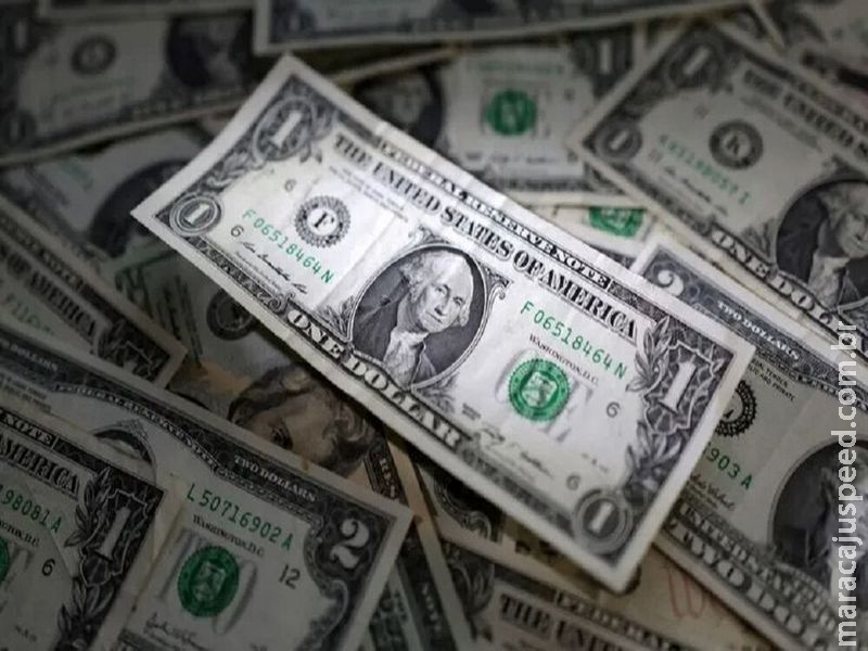 Em queda, dólar tem foco em Galípolo no Senado e dados nos EUA