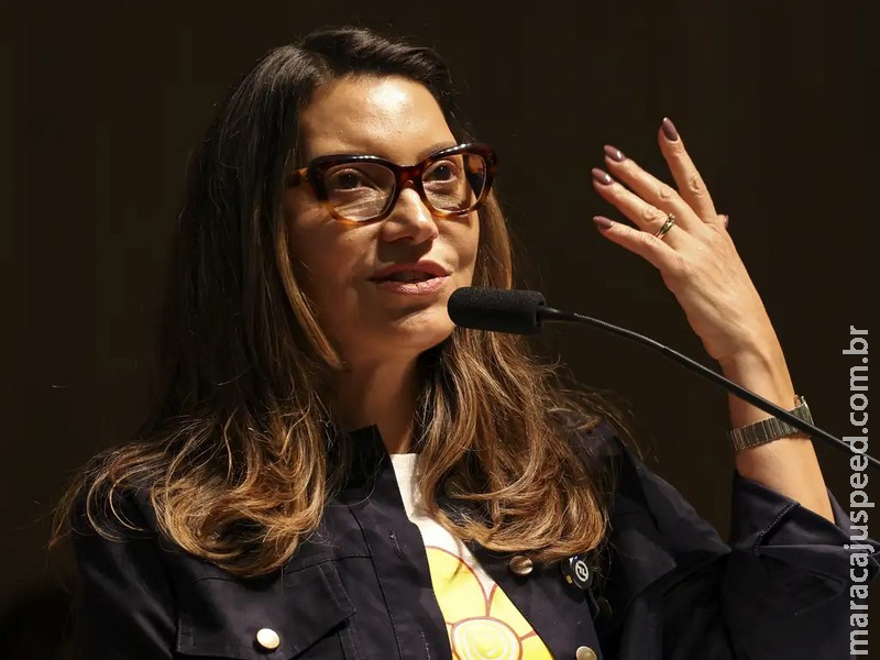 Janja distorce a Amazônia com 50 milhões de habitantes e 300 línguas