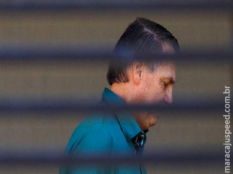 Mesmo presos, Bolsonaro e demais condenados continuam recebendo salários; saiba os valores 