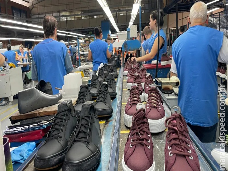 Móveis, máquinas e calçados: como setores lidam com 3 meses de tarifaço