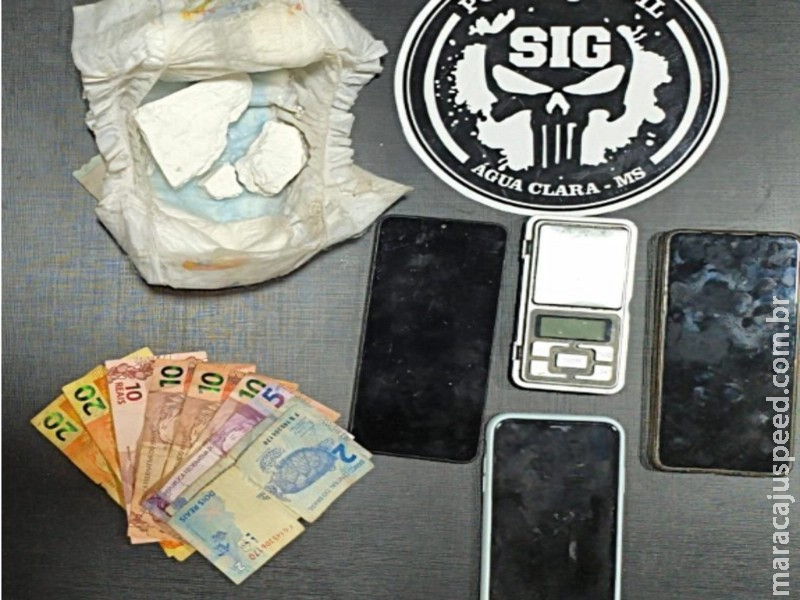 Mulher é presa em Água Clara após polícia encontrar drogas escondidas em fralda de bebê