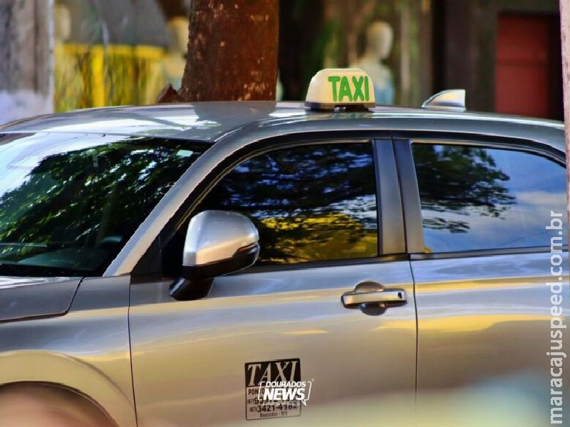 Nova lei permite transferir outorga de táxi e isenta taxa de taxímetro por cinco anos