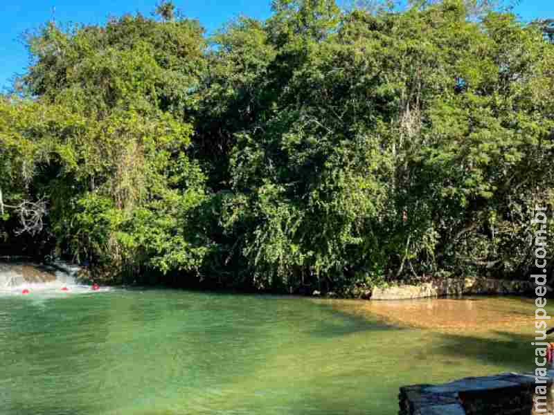 A vítima foi encontrada dentro do carro.