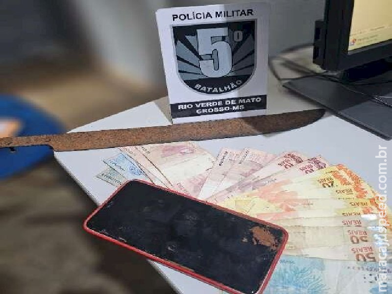 Adolescente mata pedreiro, incendeia casa e capota carro roubado na BR-163 