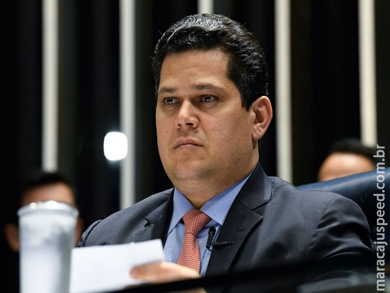 Alcolumbre pauta para esta semana projeto de redução de penas que beneficia Bolsonaro