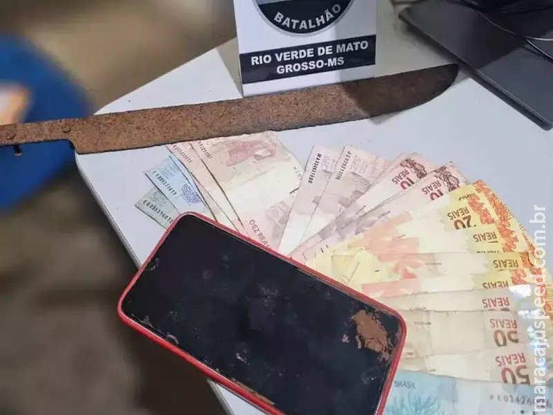 Após matar pedreiro e incendiar casa, adolescente capota veículo com dinheiro