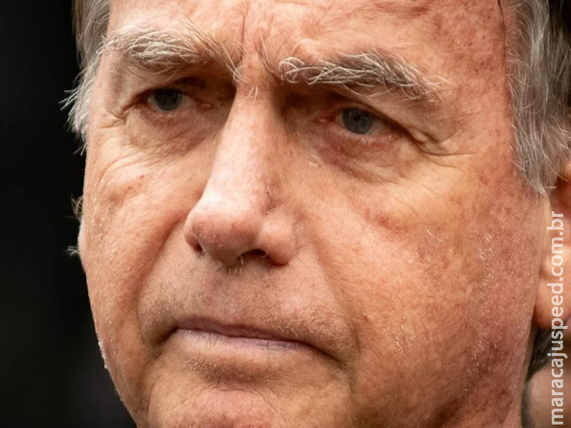 Bolsonaro deixa prisão pela 1ª vez para fazer cirurgia em Brasília