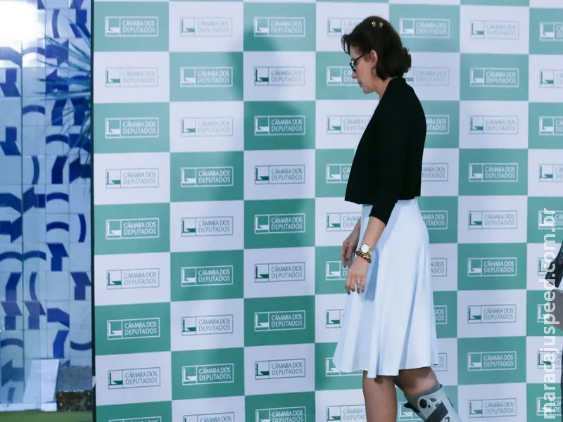 Câmara rejeita cassação da deputada Carla Zambelli